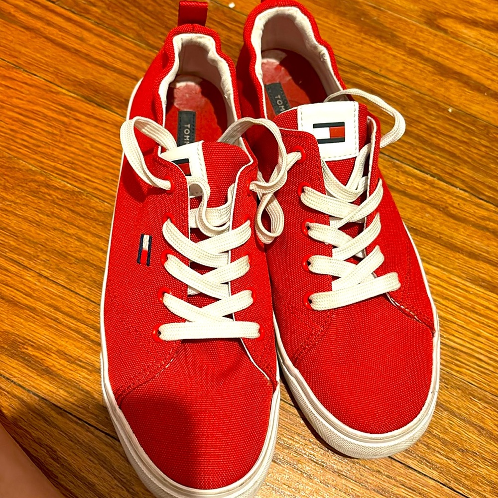 Tommy Hilfiger tennis shoes